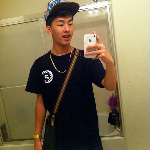 Profile Picture of Jeremy Xiong (@jeremyx94) on Poshmark