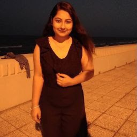 Profile Picture of Shruti Pandey (@shrupandey2503) on Poshmark