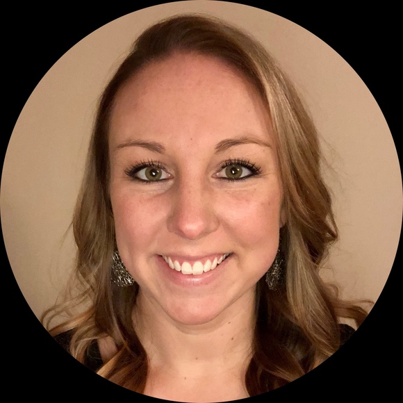 Profile Picture of Denise Jilka (@dee20jay) on Poshmark