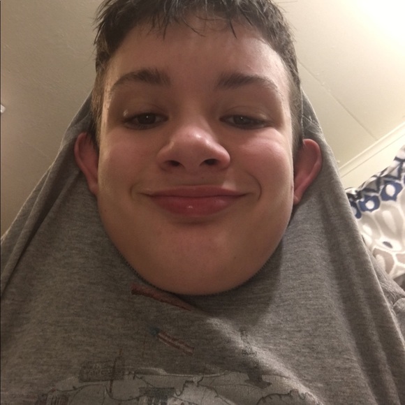 Profile Picture of Michael Bean (@bobo0010_) on Poshmark