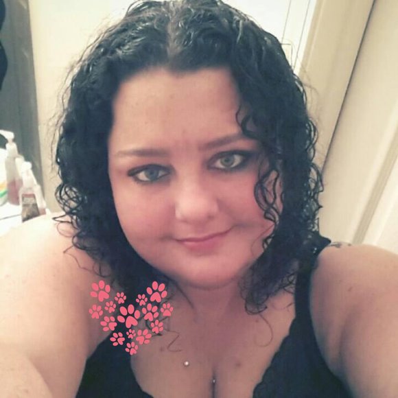 Profile Photo of Amanda Sanders (@manda102401) on Poshmark