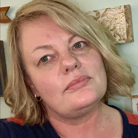 Profile Picture of Kim Klager (@mom2306) on Poshmark