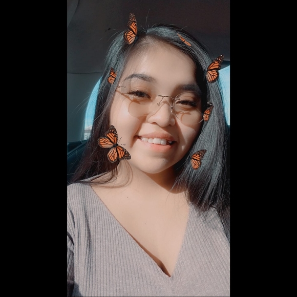 Profile Picture of Smiley Biley (@shayleenej23) on Poshmark