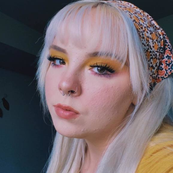 Profile Picture of Amber Hartema (@amberrois054) on Poshmark