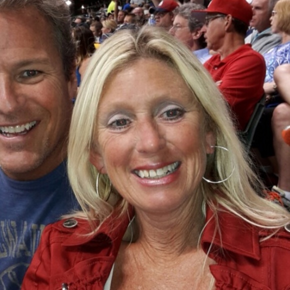 Profile Picture of Michelle Stevens (@barnchix) on Poshmark