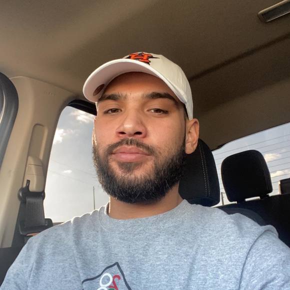 Profile Picture of Jonathan Ochoa (@jonny432) on Poshmark