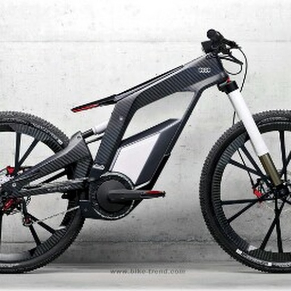 Profile Picture of Charles Westby (@ceewest7) on Poshmark