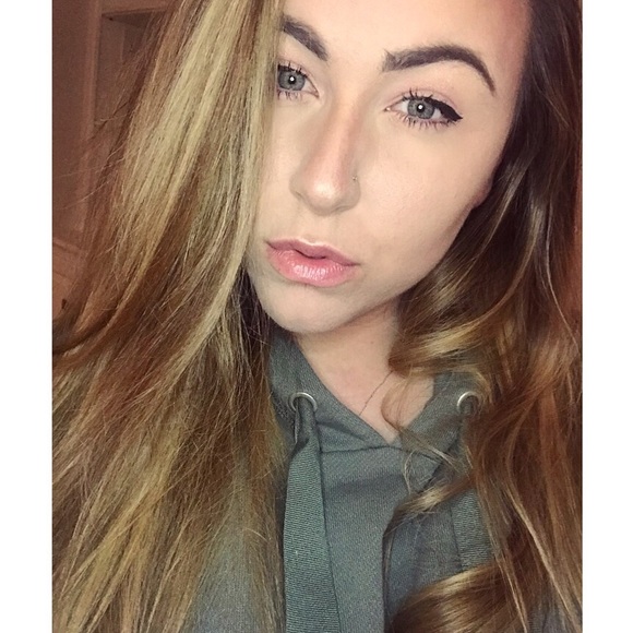 Profile Picture of Emily Parese (@emilyparese) on Poshmark