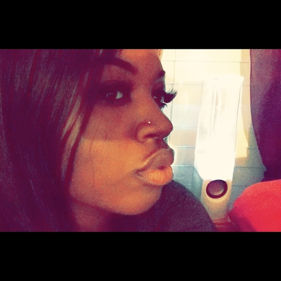 Fatima Jalloh - Poshmark Profile Picture of Fatima Jalloh (@queenti101) on Poshmark