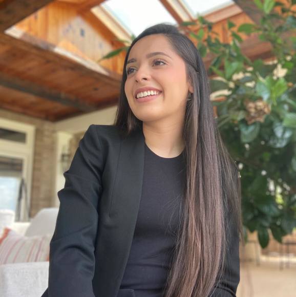 Profile Picture of Lupe Macias (@_loops__) on Poshmark