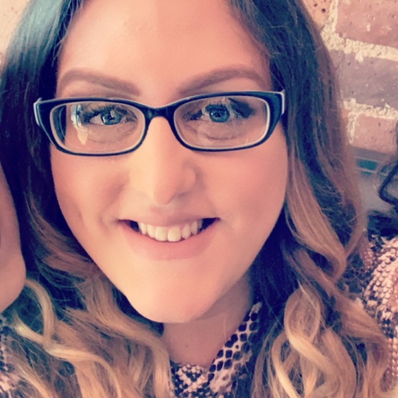 Allison Defelice - Poshmark Profile Picture of Allison Defelice (@ally0025) on Poshmark