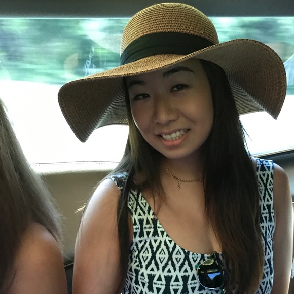 Profile Picture of Joyce Chung (@joyceechung) on Poshmark