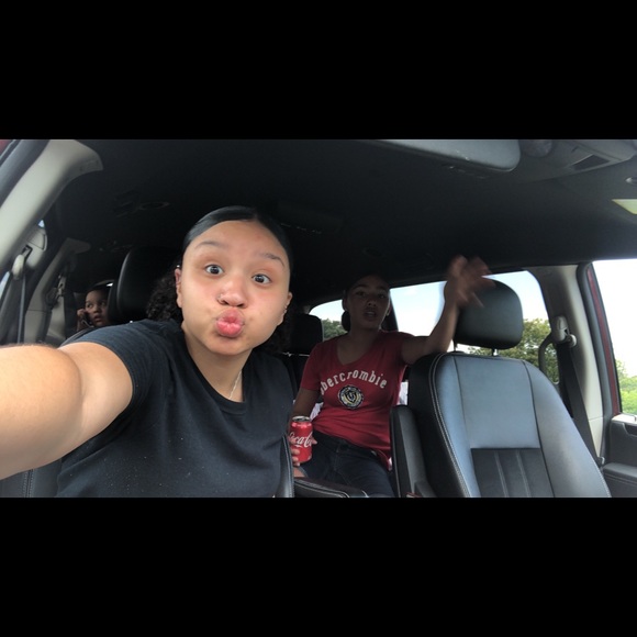 Profile Picture of Leilianni Liberato (@leilianni_marie) on Poshmark