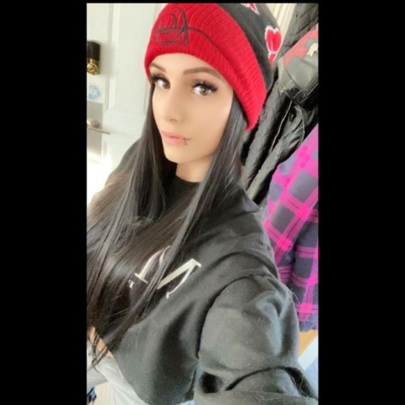 Profile Picture of Jessika Létourneau (@jessika33676) on Poshmark