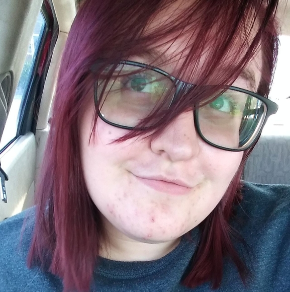 Profile Picture of Julia James (@neon2014green) on Poshmark