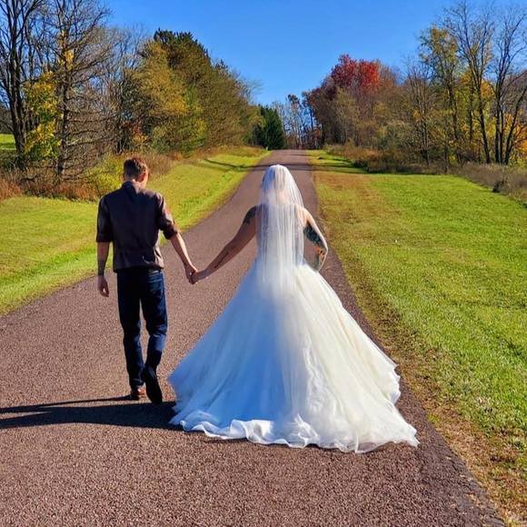 Profile Picture of Carissa Colflesh (@colflesh13) on Poshmark