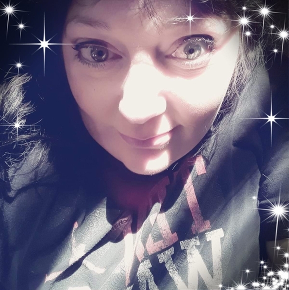 Tracie rae Gomez - Poshmark Profile Picture of Tracie rae Gomez (@tracierae40218) on Poshmark