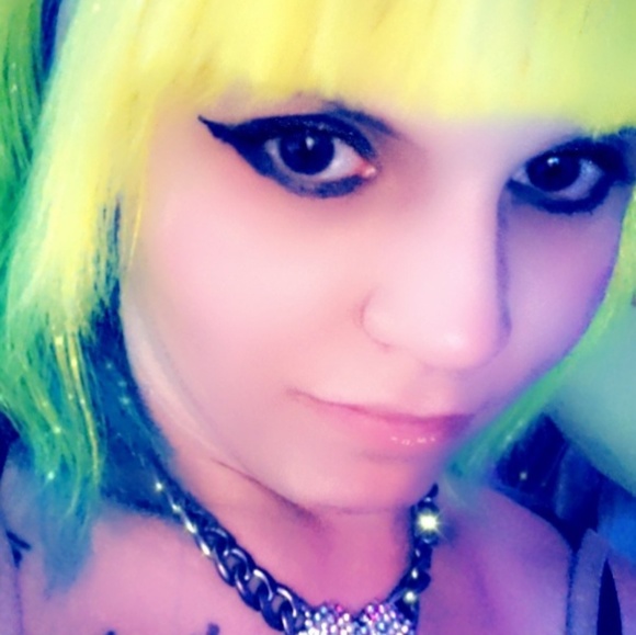 Lacey Sowden - Poshmark Profile Picture of Lacey Sowden (@laceysowden1) on Poshmark