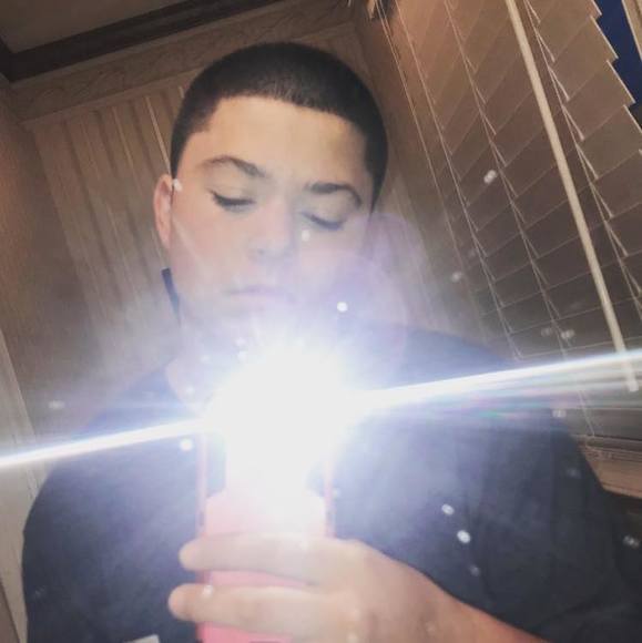 Profile Picture of Kenny Vanderhoeven (@kvanderhoeven) on Poshmark