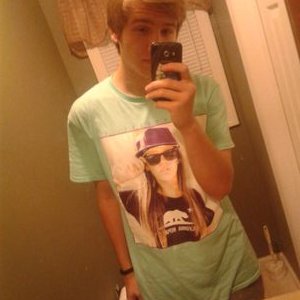 Profile Picture of Andrew Henninger (@andr_e_w_) on Twitter