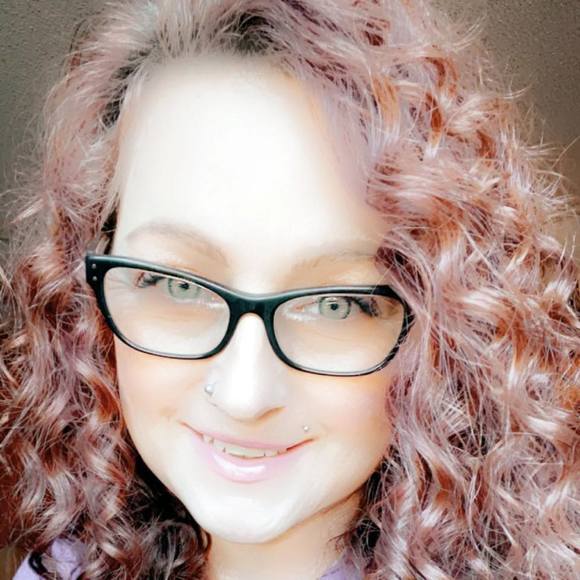 Profile Picture of Lora Anderson (@laraine44) on Poshmark