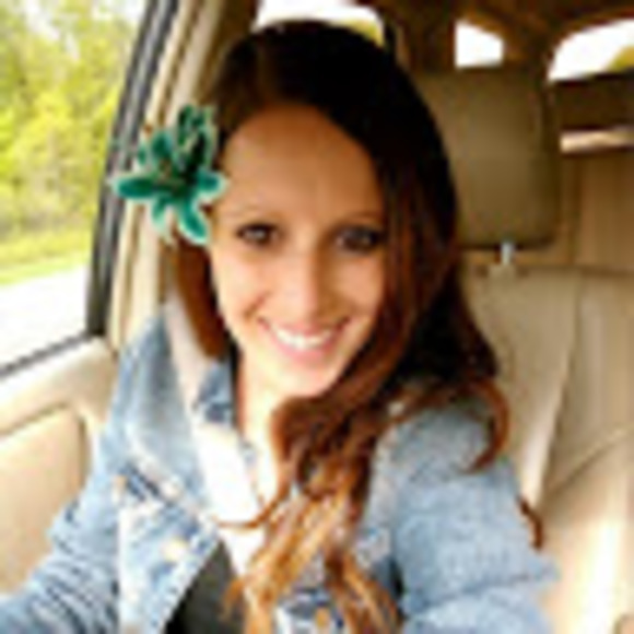 Profile Picture of Caroline Urgo (@chilpisch55) on Poshmark
