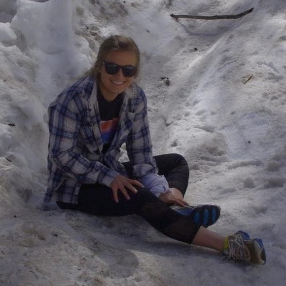 Profile Picture of Emma Zeumer (@emmazeumer) on Poshmark