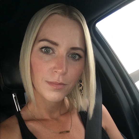 Profile Picture of Erin Duncombe (@erinduncombe) on Poshmark