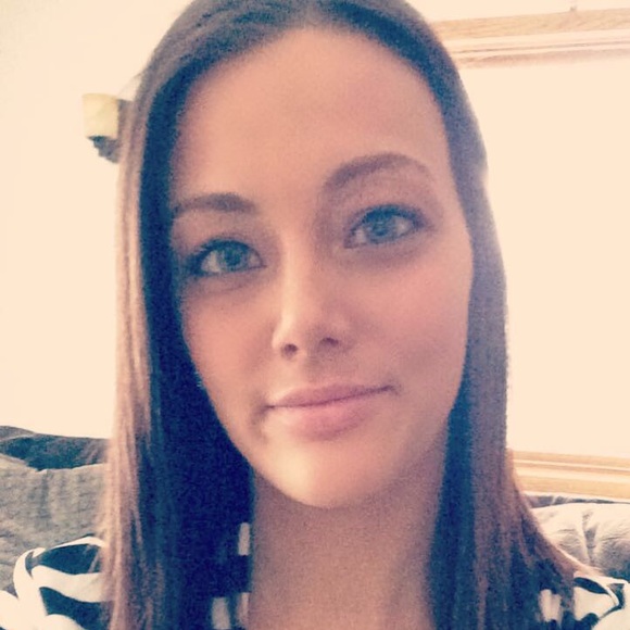 Profile Picture of Michelle Schaetz (@mschaetz12) on Poshmark