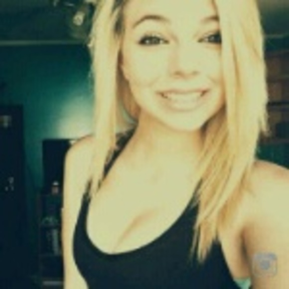 Profile Picture of Carlyn Schaab (@carlyn28) on Poshmark