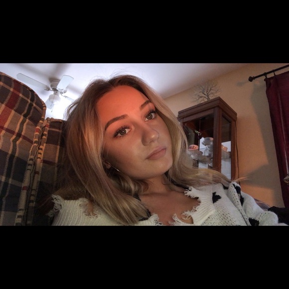 Profile Picture of Emelia Reignier (@emeliareignier) on Poshmark