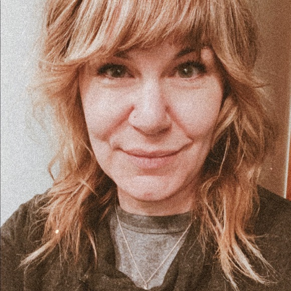 Profile Picture of Leah Grantham (@misspea1978) on Poshmark