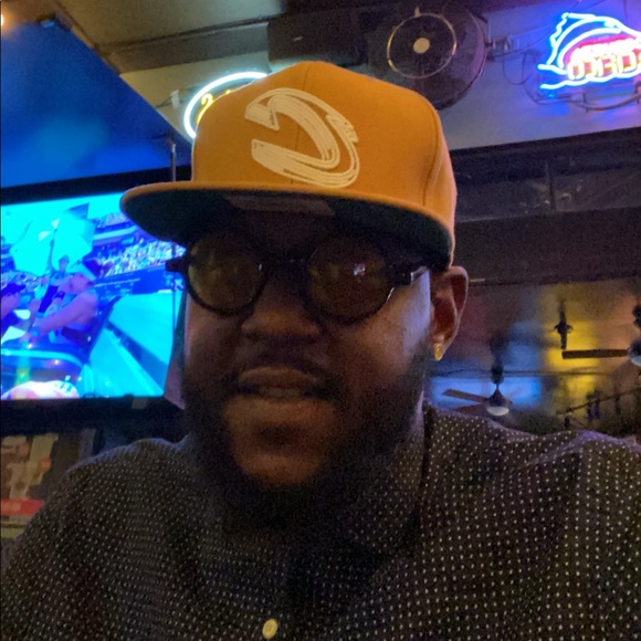 Profile Picture of Marcus Calyen (@marcuscalyen) on Poshmark