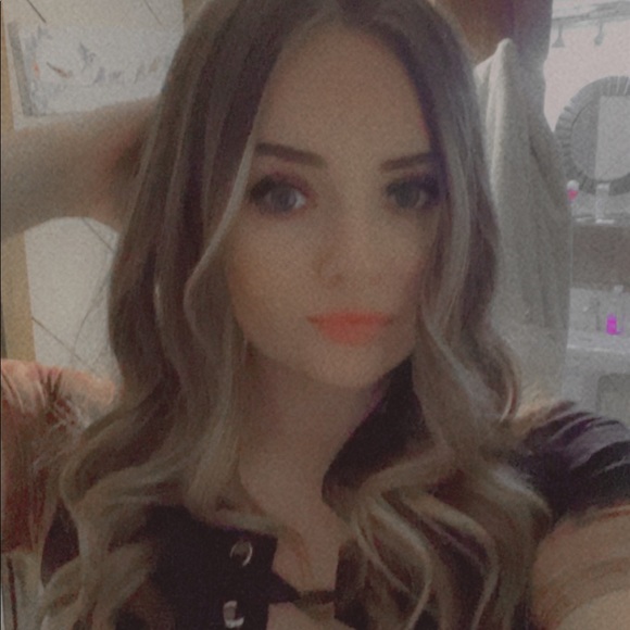 Profile Picture of Allyssa Marshall (@lyssabella_95) on Poshmark