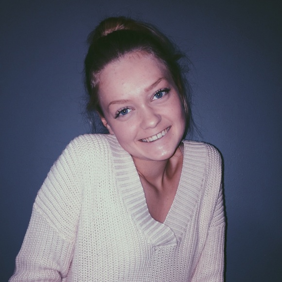 Profile Picture of Erika Bergstrom (@erikabergstrom_) on Poshmark