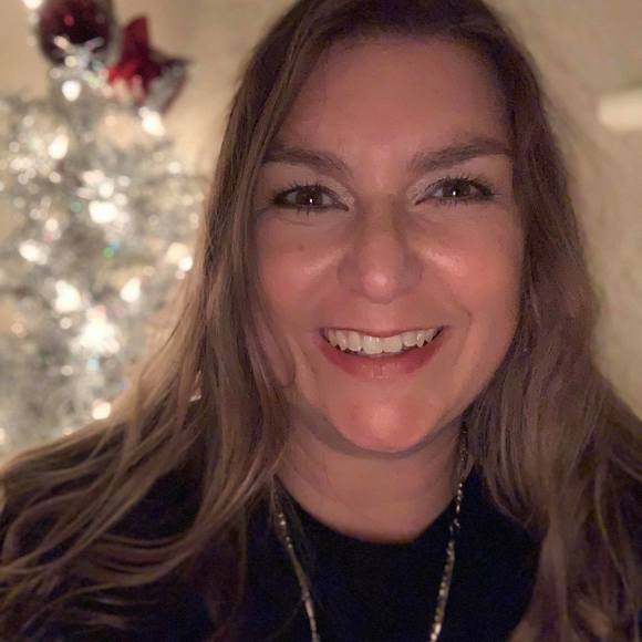 Tiffany Fredin - Poshmark Profile Picture of Tiffany Fredin (@tiffanyfredin) on Poshmark