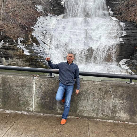 Profile Picture of Carlos Mota (@carlosmota1027) on Poshmark