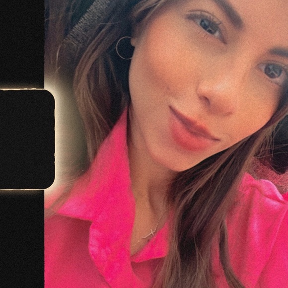 Profile Picture of Gabriela Constantini (@elacons11) on Poshmark