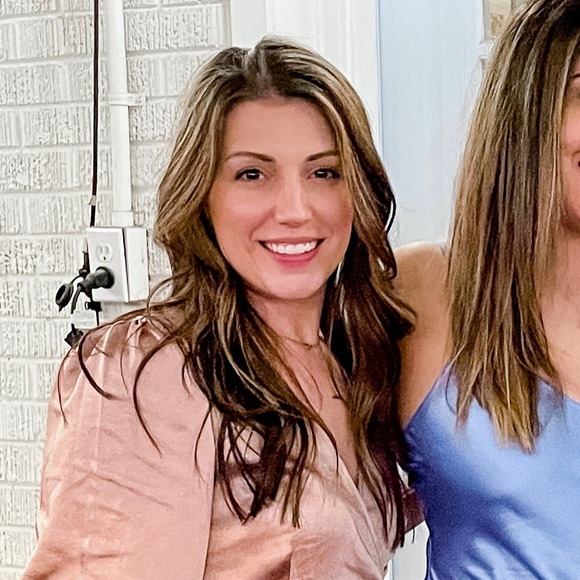 Profile Picture of Crystal Bowen (@crystalnburns) on Poshmark