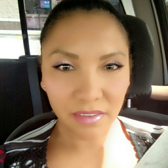 Profile Picture of Bianca Salgado (@inoyda) on Poshmark