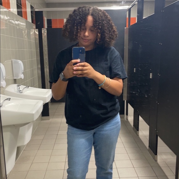 Profile Picture of Deneasia Melfa (@deneasia_melfa) on Poshmark