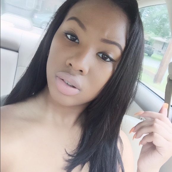 Profile Picture of Davasia Joy-gibbs (@djoygibbs) on Poshmark