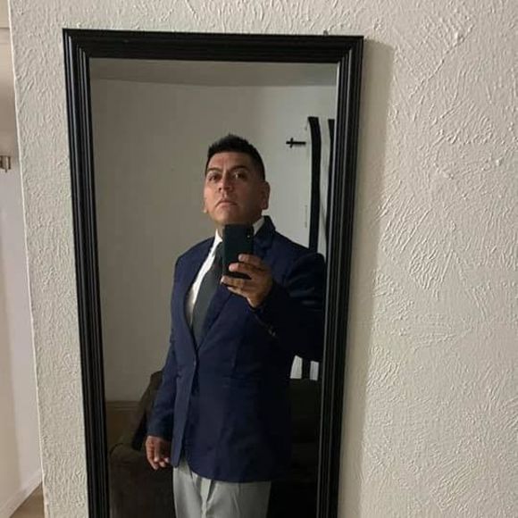 Profile Picture of Julian Llanas (@julianllanas) on Poshmark