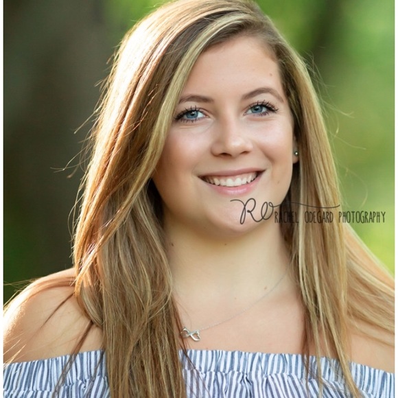 Profile Picture of Bailey Schleinz (@bailey_schleinz) on Poshmark