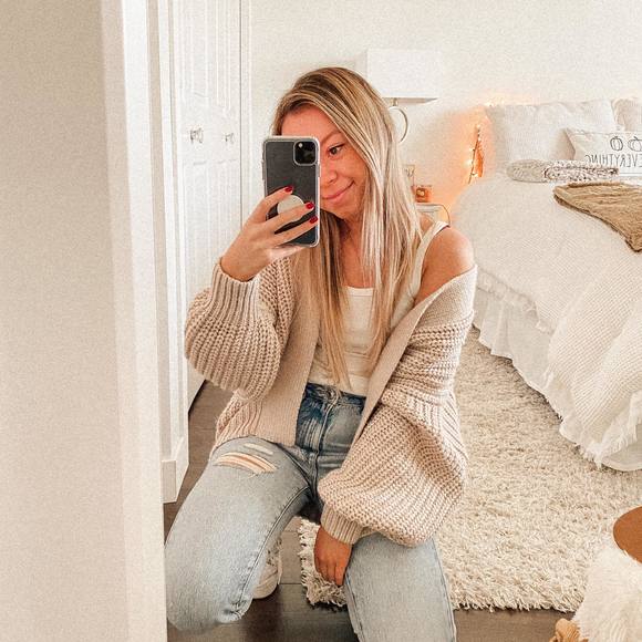 Profile Picture of Natalie Hansen (@natalie_belle2) on Poshmark