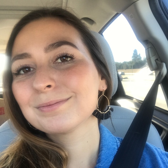 Profile Picture of Sam Chavez (@zevahcmas) on Poshmark