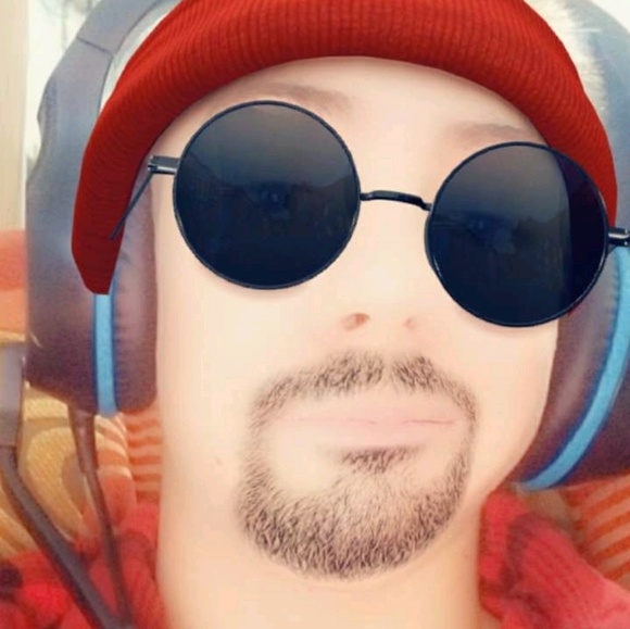Profile Picture of Josh Grassick (@joshgrassick) on Poshmark