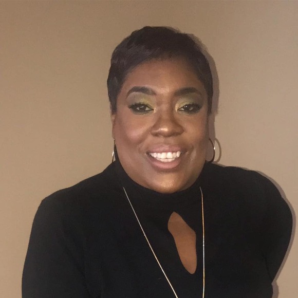 Profile Picture of Kim Gladden-holloway (@kholloway105) on Poshmark