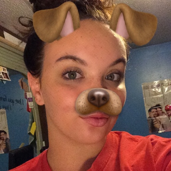 Profile Picture of Sam Hutson (@sammi_05) on Poshmark