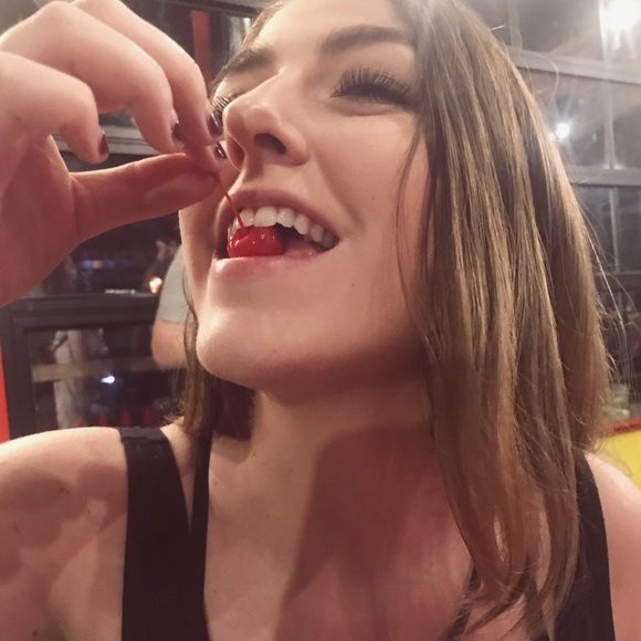 Profile Picture of Angela Dunford (@angedun) on Poshmark